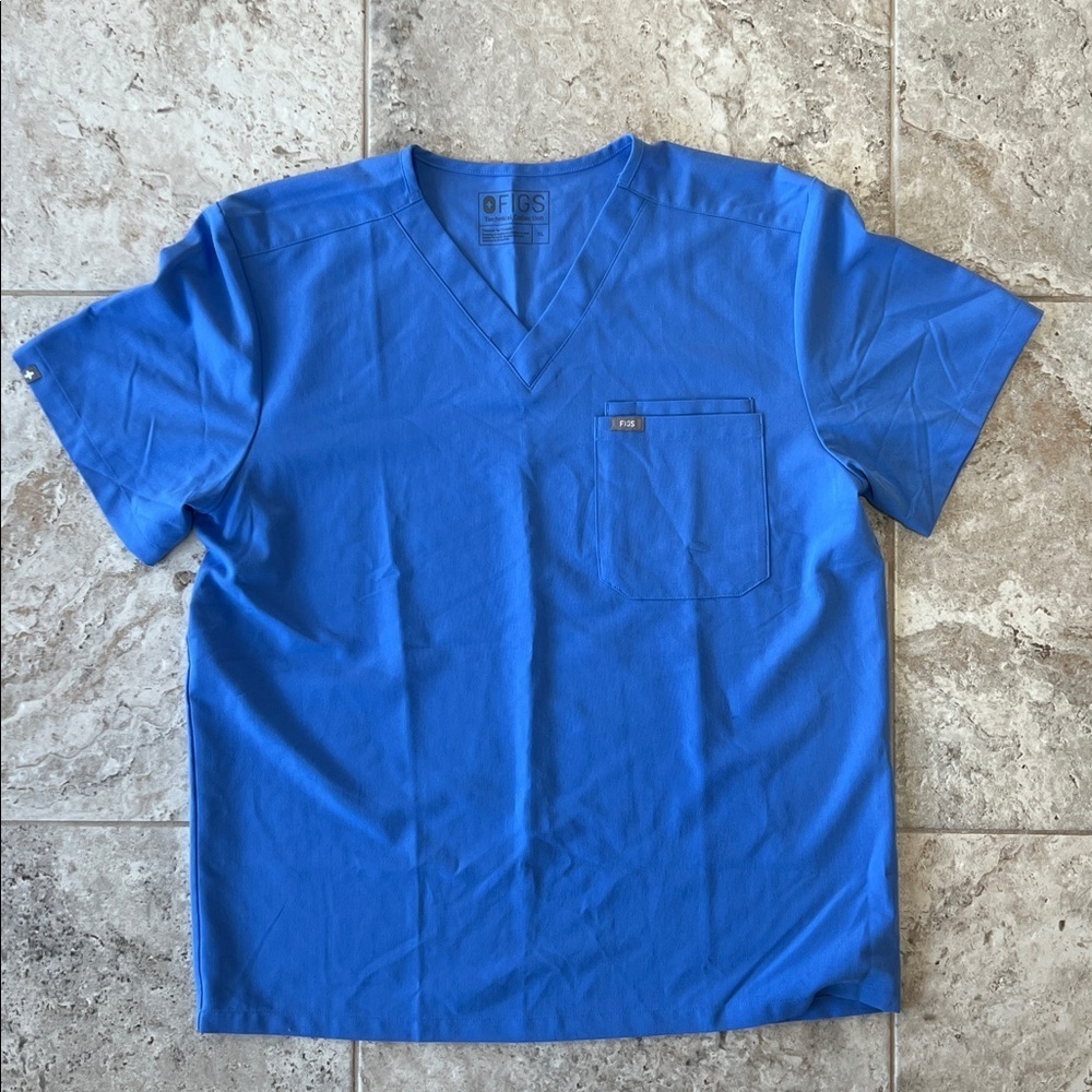 FIGS Men's Leon Three-Pocket Scrub Top in Medium Blue PO# 1535, size XL - Picture 10 of 10